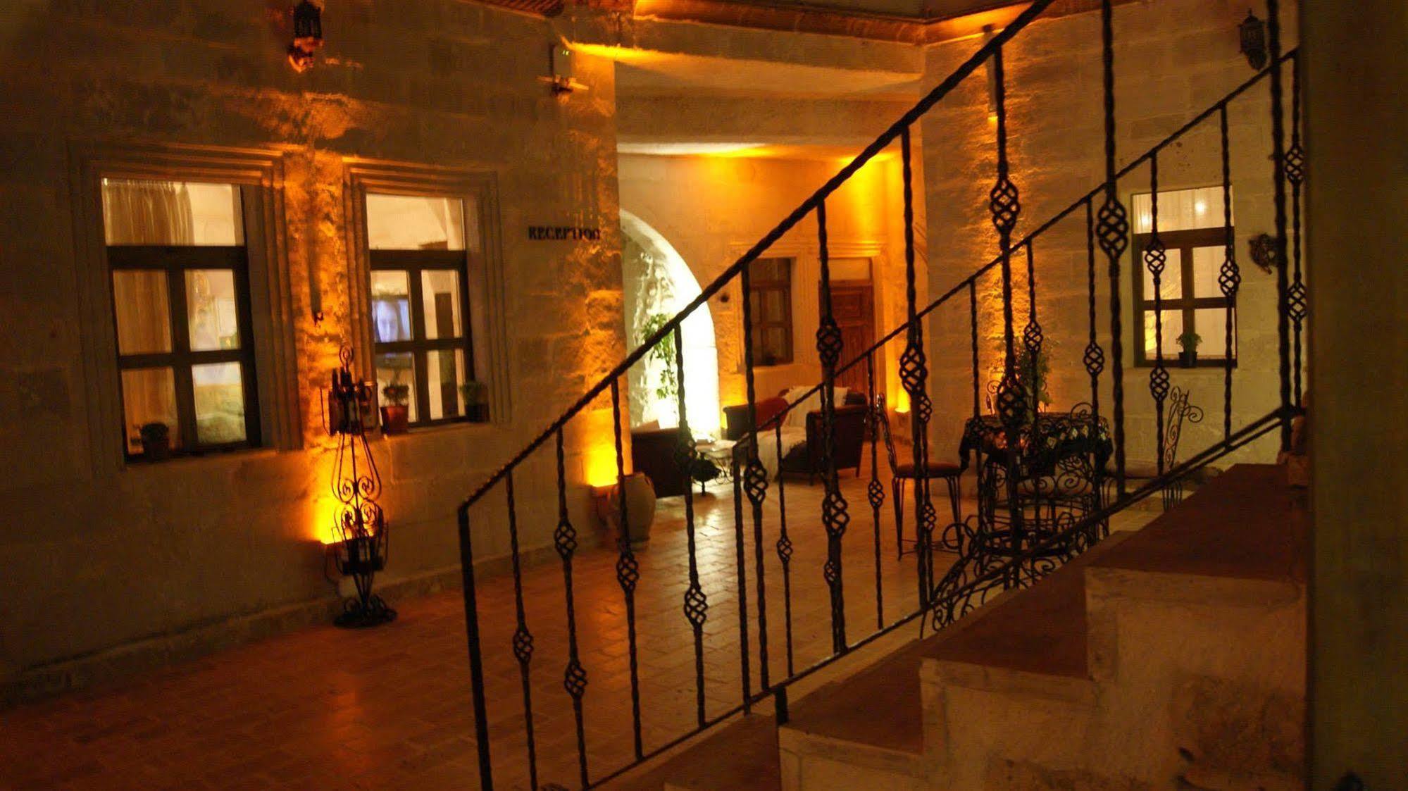 Sinasos Palace Cave Hotel Ürgüp Eksteriør billede